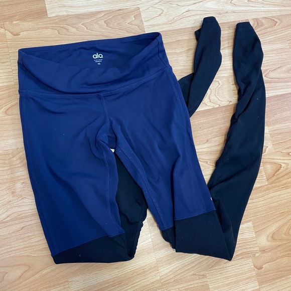 Alo Yoga goddess ribbed blue black leggings Sz XS - Picture 3 of 4